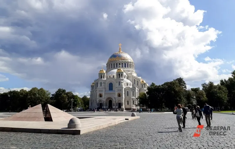 Посещаемость Кронштадта выросла с примерно 1 млн в 2020 году до 4,1 млн в 2025-м. В районе активно модернизируют дорожную и социальную инфраструктуру.
