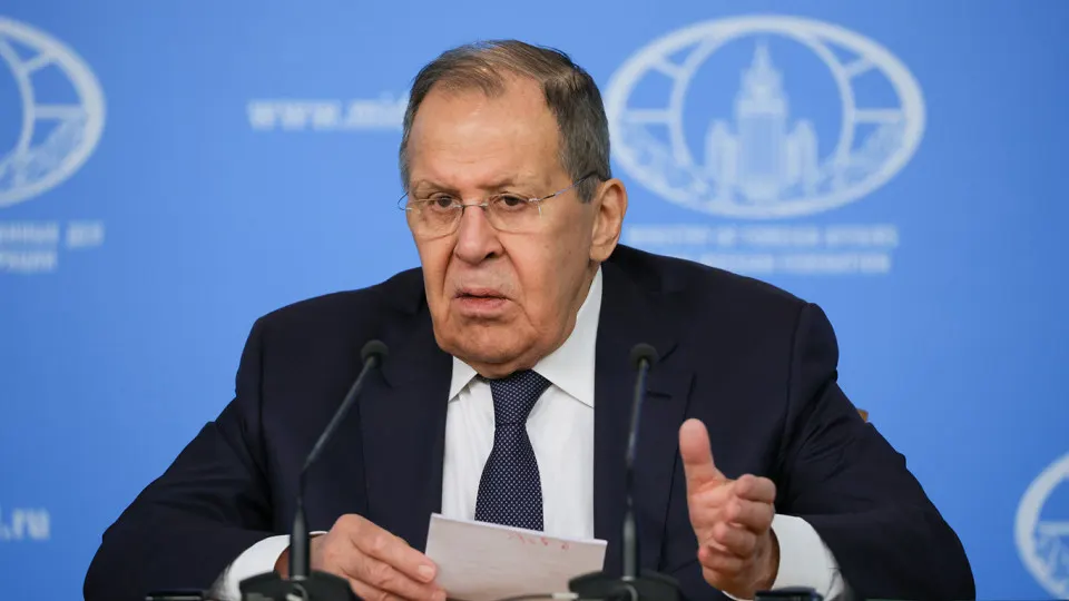 Глава МИД РФ заявил, что европейские государства требуют немедленного прекращения огня, начала переговоров и компенсаций, а подобные ультиматумы подрывают возможность возобновления доверия и несут риски прямого столкновения с НАТО.