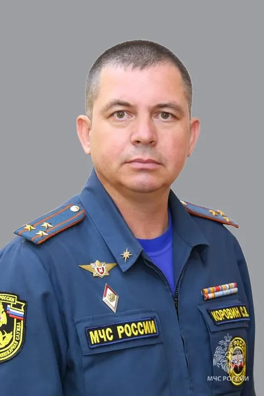 Полковник внутренней службы Сергей Коровин назначен руководителем краевого управления МЧС указом президента 3 июня. Он служит в системе МЧС более 25 лет, ранее работал в Курганской области и имеет ряд государственных и ведомственных наград.