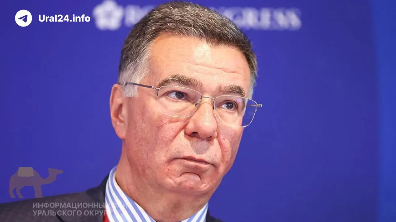 В ряде субъектов РФ ограничили отпуск бензина — запрет продажи в канистры и лимиты от 20 до 150 литров на одно лицо. Ограничения вводятся на фоне падения переработки и ремонтов на добывающих объектах.