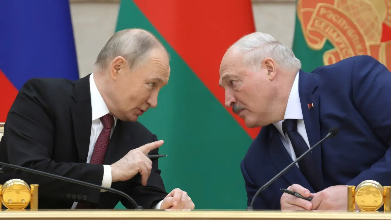 26 июня в резиденции на Валдае состоялась закрытая беседа Владимира Путина и Александра Лукашенко — официальных заявлений не последовало; встреча проходит на фоне эскалации у белорусско‑украинской границы.