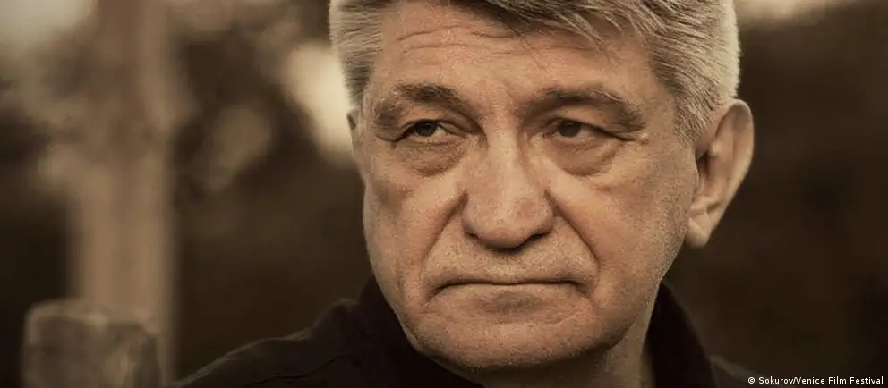 Режиссер направил открытое письмо с просьбой содействовать отмене цензурных ограничений и приложил список из 37 фильмов, не допущенных к показу в России. Глава Союза кинематографистов посоветовал обратиться к властям.