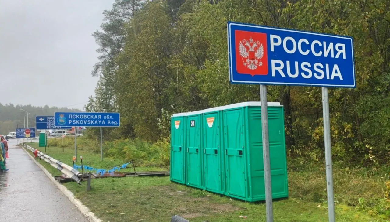 В новый, 21-й пакет санкций Евросоюза предлагается включить полный визовый запрет для тех, кто служил в российских войсках или прокси‑формированиях с начала полномасштабного вторжения в Украину. Эксперты и правозащитники указывают на неопределённость критериев и последствия для срочников и дезертиров.