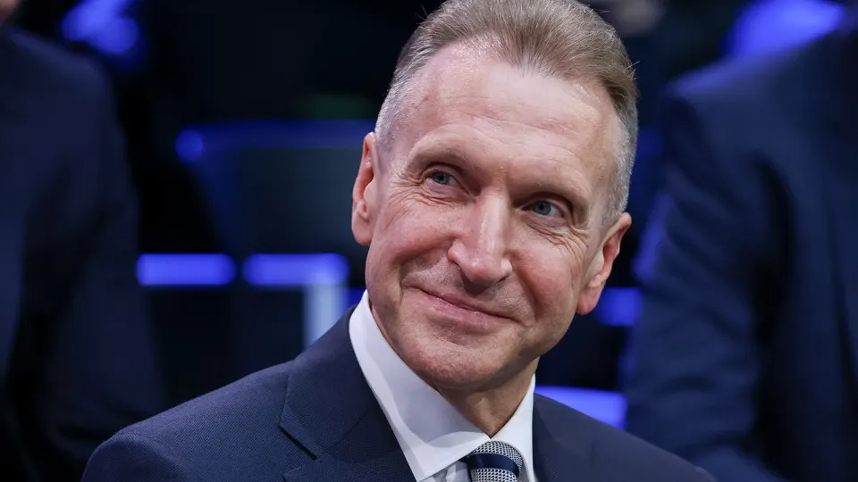 Игорь Шувалов на ПМЭФ заявил, что отказываться от рыночной модели опасно для технологического развития страны; призвал бизнес и власть выработать единую позицию и выступил против тотальных блокировок в интернете.