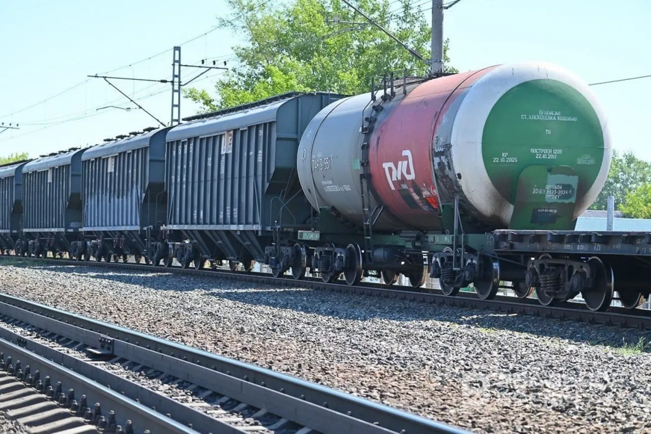 Штаб должен обеспечить бесперебойный приём и доставку нефтяных грузов по всей стране, с особым акцентом на поставки авиакеросина в аэропорты и оперативное решение проблем на лимитирующих направлениях.