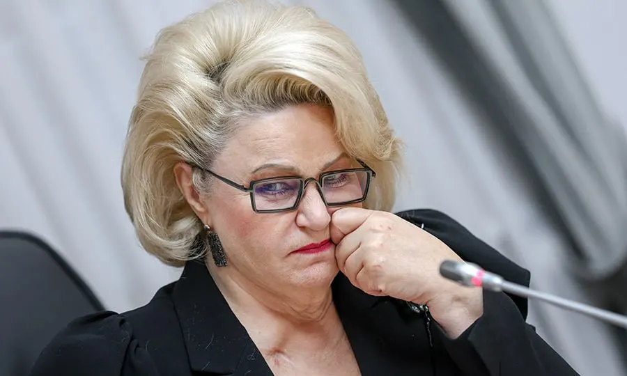 Глава думского комитета по защите семьи призвала Роскомнадзор и Минцифры ограничить время детей в виртуальном пространстве и применить к играм методы замедления трафика для защиты детей.
