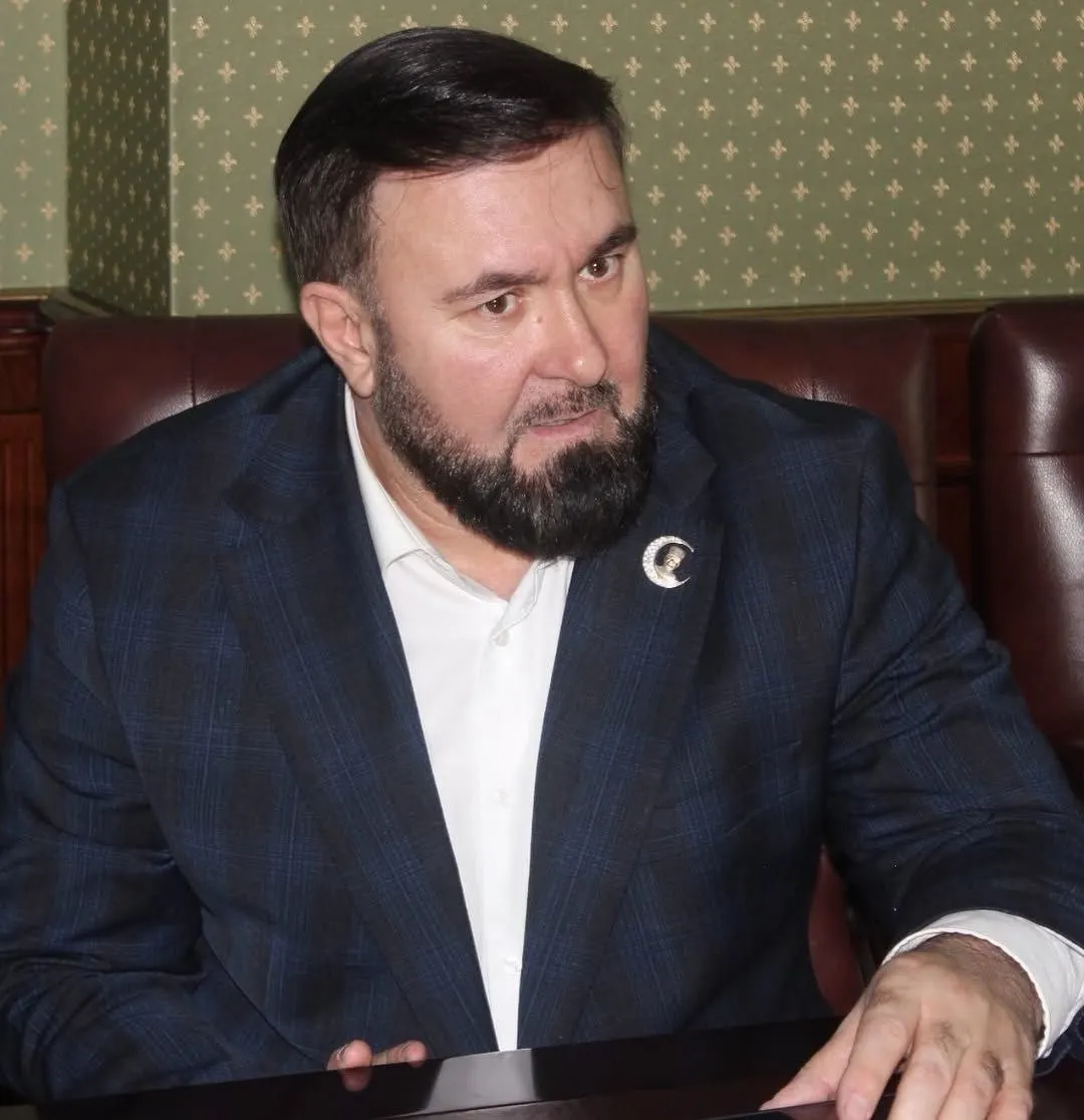 В распоряжении президента от 26 июня указано о награждении Мансура Солтаева грамотой за укрепление законности и защиту прав граждан. Ранее Солтаева обвиняли в публикации спорных материалов и в нападках на правозащитников; после одного из эпизодов, связанного с Седой Сулеймановой, девушка пропала.