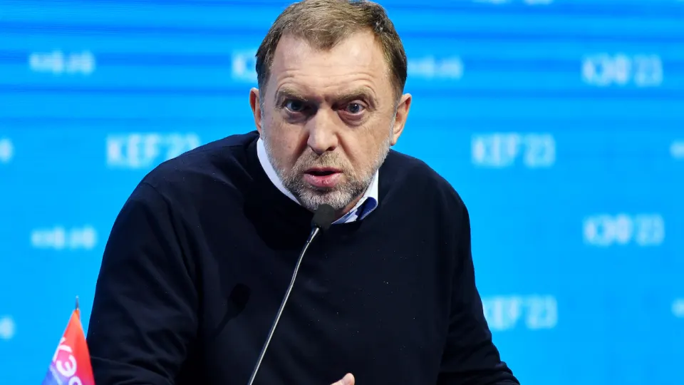 Резкий рост курса рубля снизил конкурентоспособность экспорта, привёл к убыткам в бюджетах и заставил крупные компании сокращать затраты и персонал.