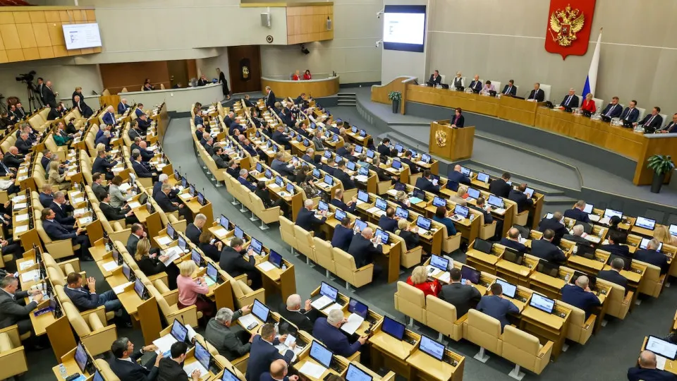Парламентарии в срочном порядке приняли поправки, дающие правительству право увеличивать расходы и внутренний госдолг сверх ранее установленных пределов на фоне роста дефицита и удорожания обслуживания долга.