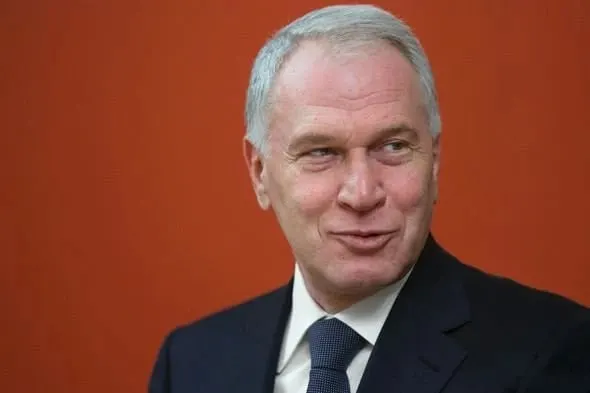 По указу Президента Юрий Ковальчук получил орден III степени «За заслуги перед Отечеством» за вклад в социальные проекты, сохранение культурного наследия и благотворительную деятельность.