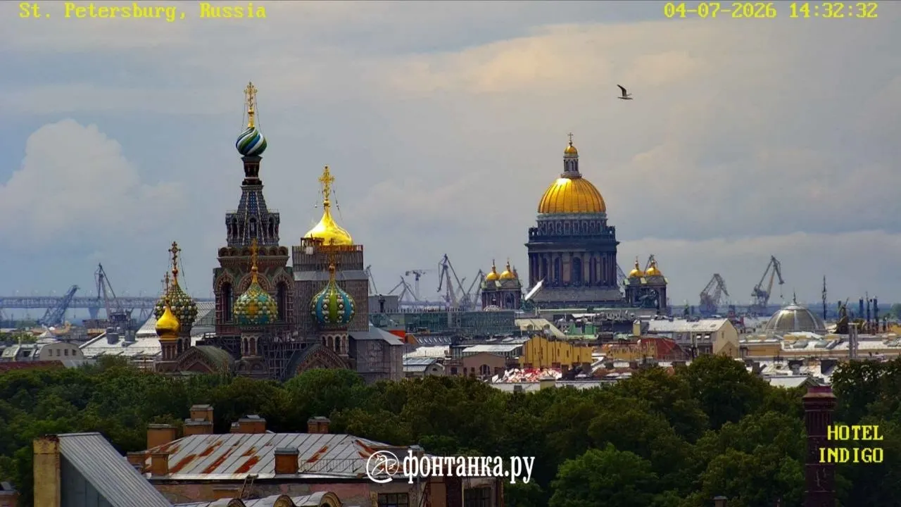 Реставрация колокольни Спаса на Крови в Санкт‑Петербурге близится к завершению: до конца года со строения снимут леса, и купол снова станет виден с набережной.