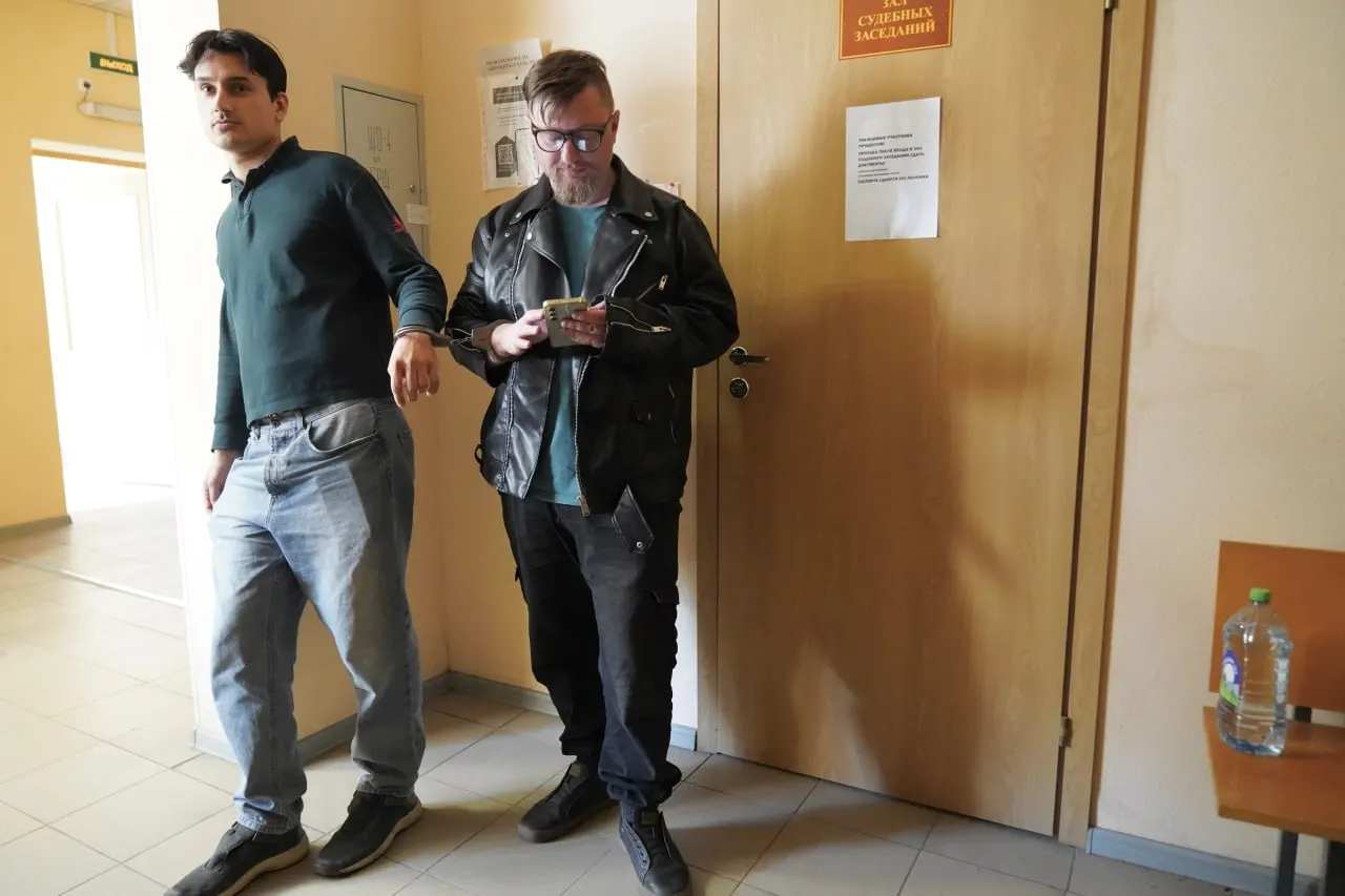 Если суд подтвердит аресты по старым публикациям, депутат Заксобрания Ленобласти Иван Апостолевский и градозащитник Олег Мухин не смогут выдвигаться и входить в избирательные комиссии в течение года до голосования.