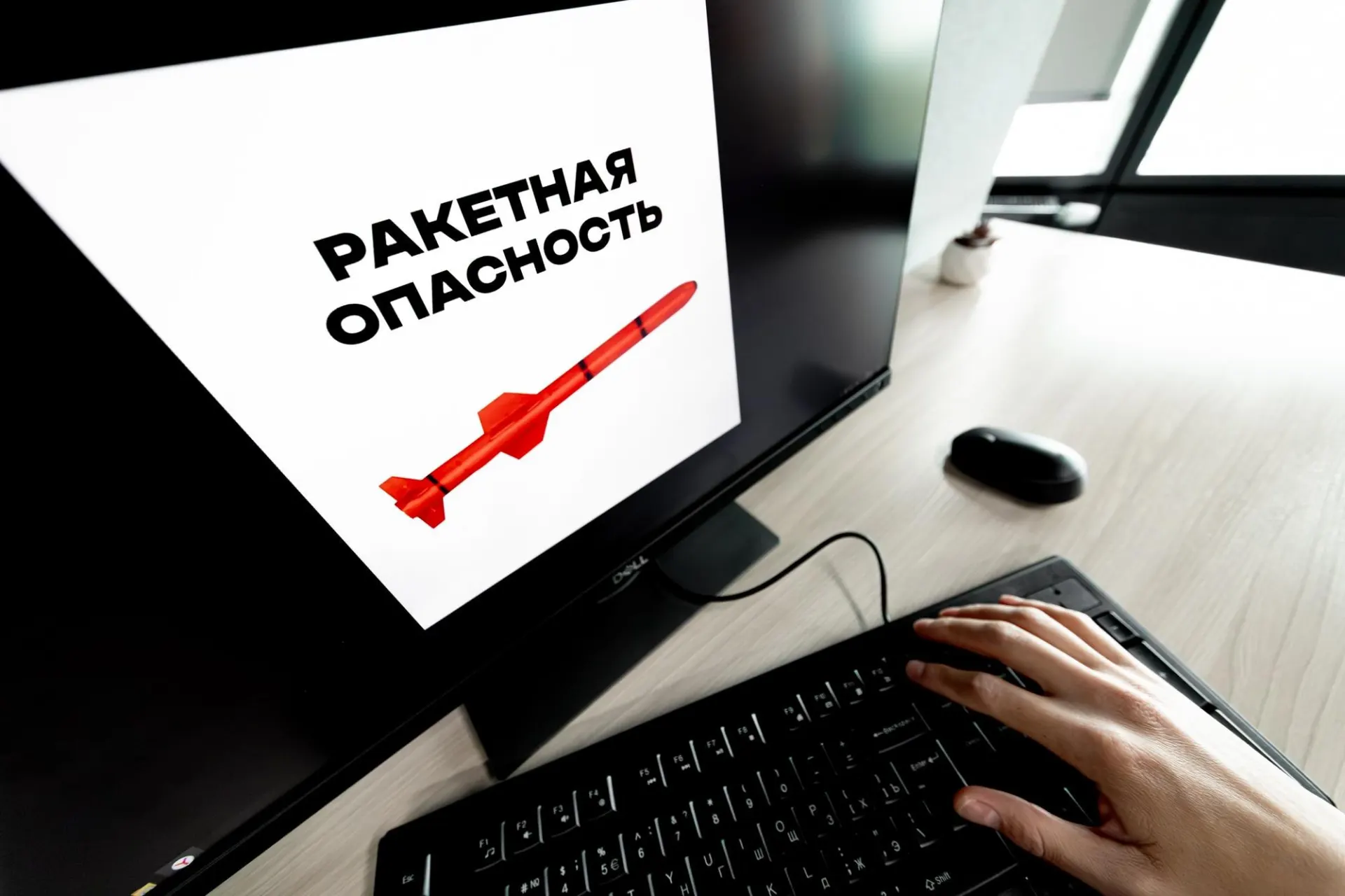 В нескольких регионах, включая Воронежскую область, объявлена ракетоопасность — в ряде населённых пунктов звучала воздушная тревога. Сведения уточняются, жителям советуют следовать указаниям экстренных служб.