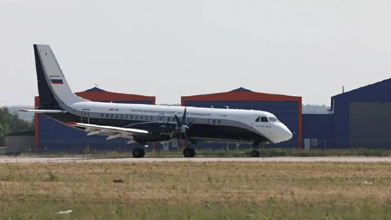 Росавиация выдала Ил-114-300 сертификат с существенными эксплуатационными ограничениями по температуре и погодным условиям; производитель обещает снять их до начала поставок. На выставке показали «Буханку» с композитной бронёй, затвердевающей на солнце.