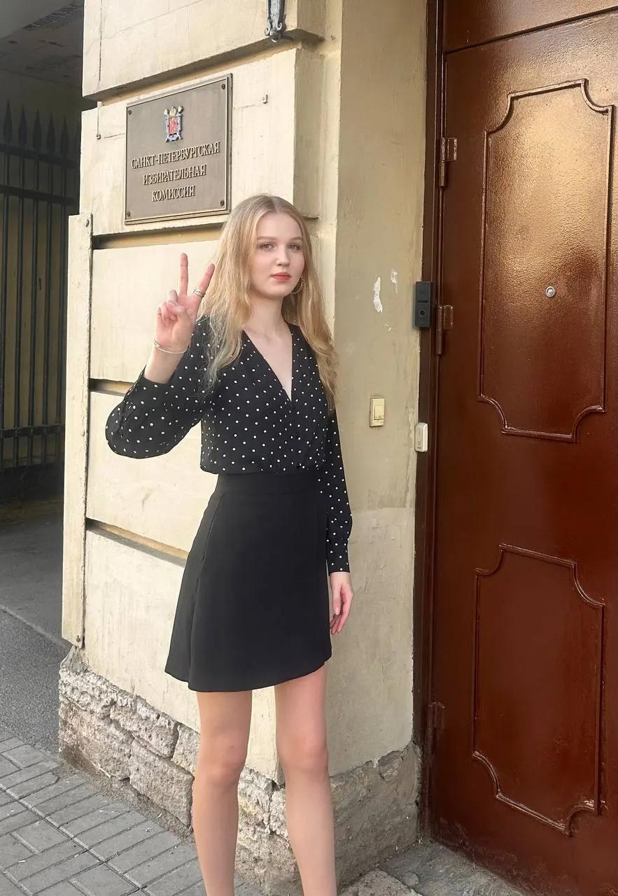 Санкт‑Петербургская избирком признала решение ТИК №11 незаконным и обязала комиссию повторно рассмотреть вопрос о регистрации кандидатки от «Яблока» — на повторный обзор даётся десять дней.