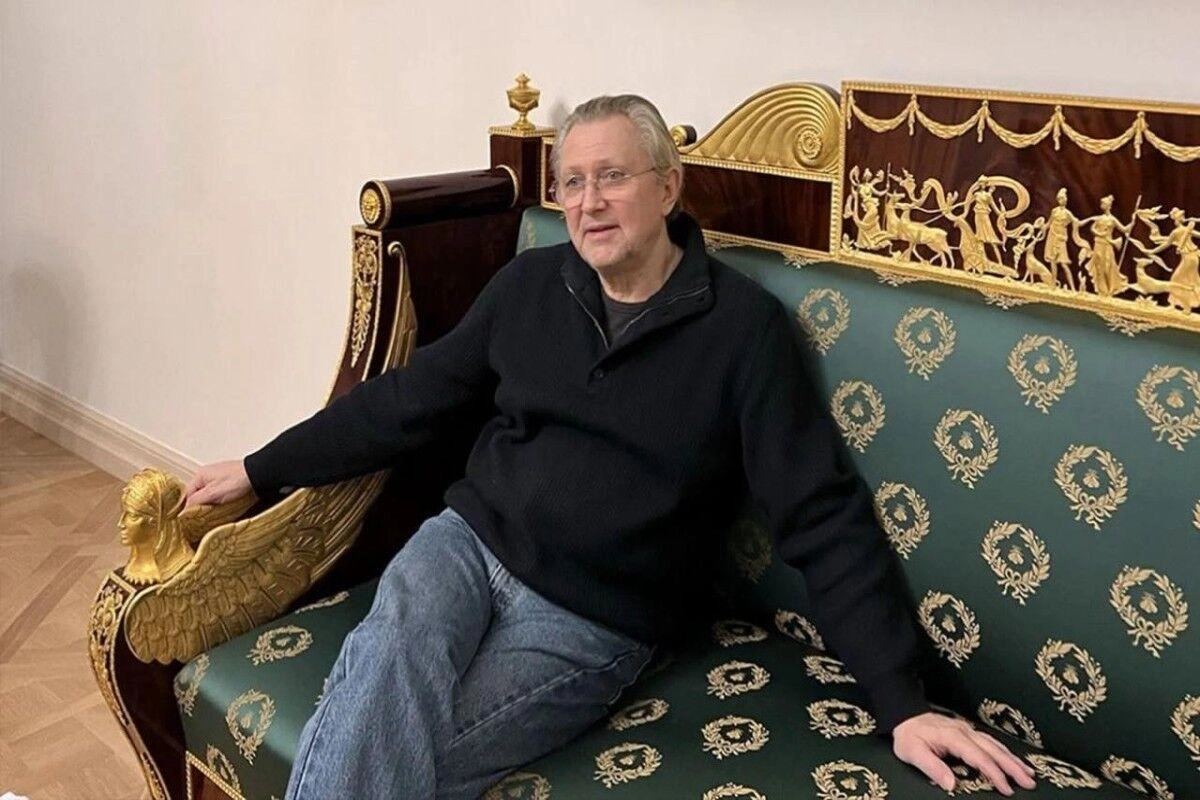 После задержания в июне петербургский бизнесмен Илья Трабер вышел из числа владельцев нескольких фирм: в начале июля он уступил 15% в ООО «ПКИ СПб», ранее покинул «Бюро цифровых проектов», а часть долей перешла к партнёрам. По данным реестров, у него остаются доли в ряде предприятий; ему предъявляют обвинение в организации убийства депутата в 2020 году.