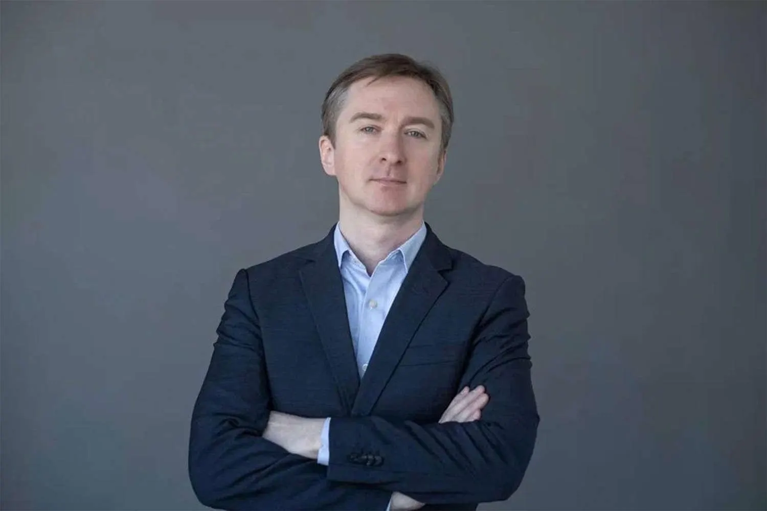 Дмитрий Давиденко, ранее руководивший департаментом кинематографии Минкультуры, возглавил киностудию «Ленфильм». Студия перешла в собственность Санкт‑Петербурга и продолжает реструктуризацию на фоне убытков и смены менеджмента.