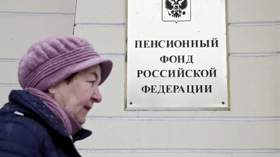 Всероссийский опрос показал, что большинство граждан опасаются нехватки средств и снижения уровня жизни после выхода на пенсию; средний желаемый доход для комфортной старости — почти 80 тыс. рублей в месяц.