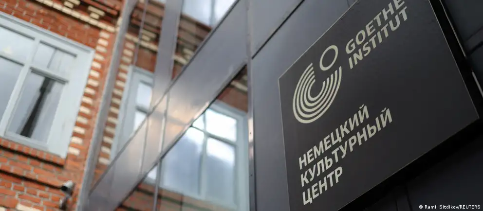Официальные меры привели к закрытию филиалов института в крупных городах; участники программы делятся мыслями о будущем культурного обмена.