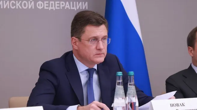Правительство сообщает о локальных перебоях в нескольких регионах, включая Санкт-Петербург и Ленинградскую область, и о корректировке поставок топлива.