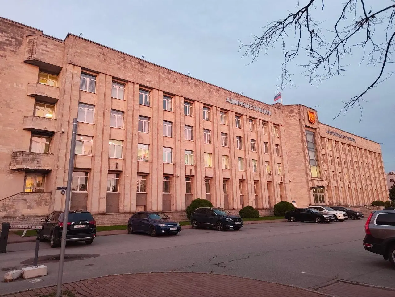 Кандидат по 217 округу сообщил о повторяющихся отказах в регистрации; наблюдатели утверждают, что часть ТИК подменяют документы. Также поступили обвинения в применении физической силы к кандидату и его помощнику.