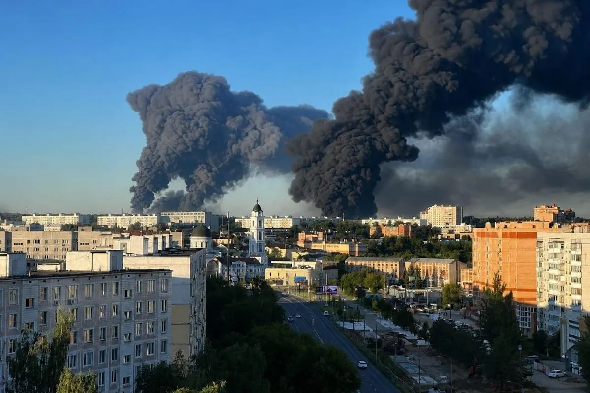 Киев пытался получить уступки от США и близких союзников в обмен на прекращение ударов по НПЗ России, однако позиция Вашингтона и европейских партнеров осталась непреклонной.