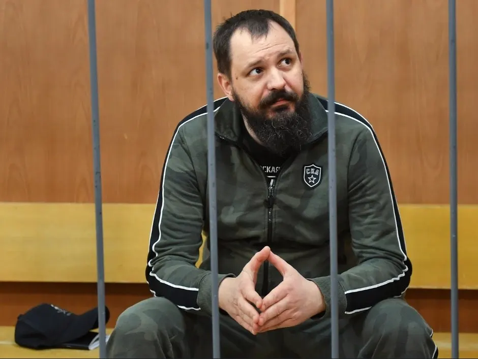 Суд вынес вердикт Константину Фролову за организацию постановочных ранений ради фиктивных выплат и наград; процесс прошёл в закрытом режиме.