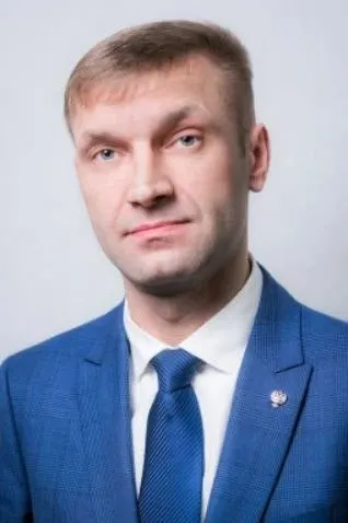 По решению суда в казну перешло имущество на десятки миллионов рублей: квартиры, участки, дома, автомобили и наличные, связанные с коррупционным делом.