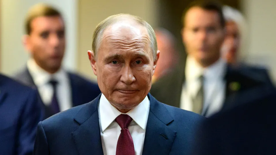 После ударов по нефтяному терминалу в Туапсе и появления токсичного смога на сотни километров российские власти продолжают говорить о чем угодно, кроме последствий экологической катастрофы на Черноморском побережье.