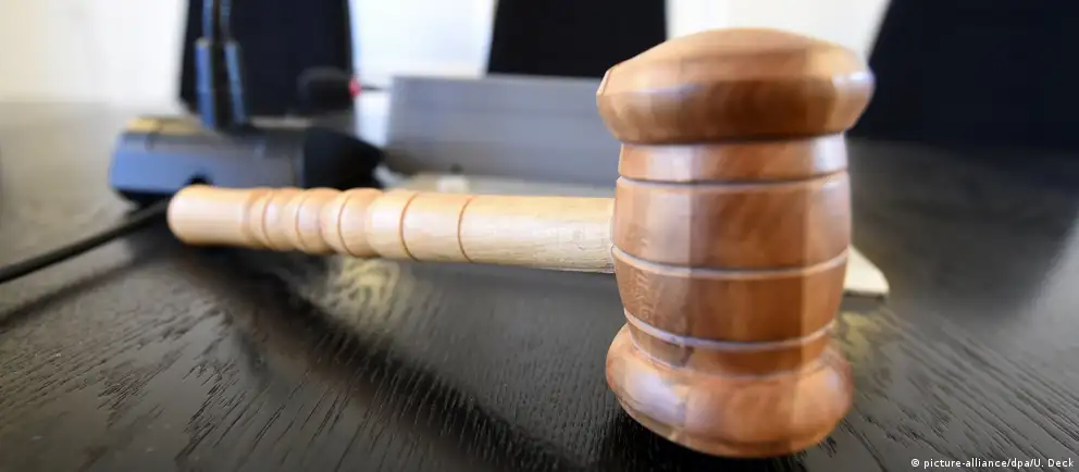 Советский районный суд Воронежа признал 24‑летнего Романа Мальцева виновным в демонстрации запрещённой символики; дело было возбуждено на основании рапорта сотрудника Центра по противодействию экстремизму.