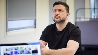 Президент Украины Владимир Зеленский считает, что ужесточение контроля над интернетом и мессенджерами в России связано с подготовкой к масштабной мобилизации и возможному новому наступлению на Украину, а также с проверкой реакции НАТО через потенциальные провокации в странах Балтии.