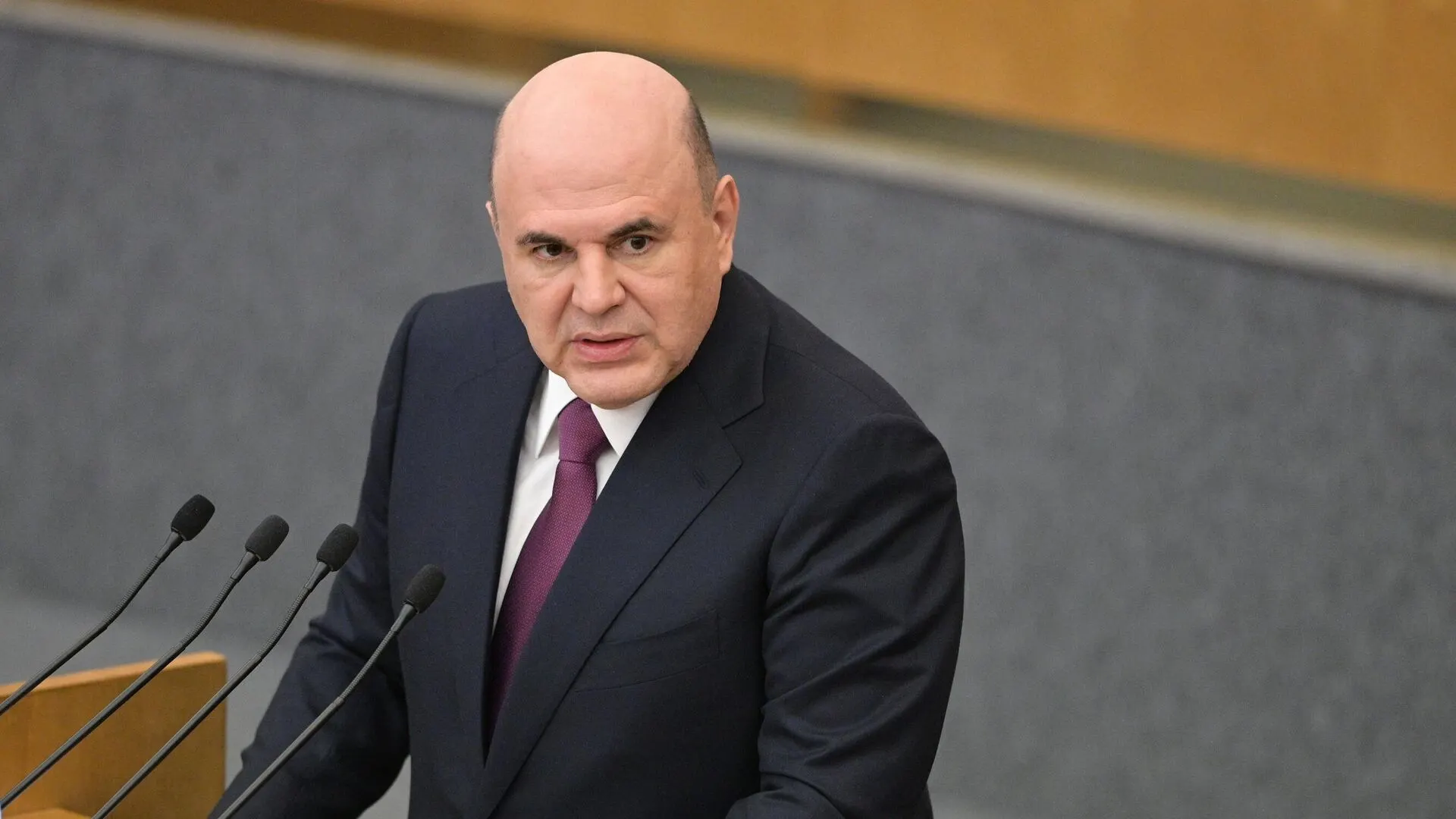 Ассоциация компаний электронной торговли поддержала идею поэтапного введения НДС на импортные товары, предупредив, что одномоментное ужесточение налогообложения может увести покупателей в нерегулируемые каналы и ударить по выручке российских продавцов.