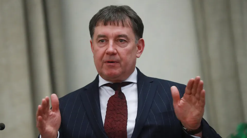 Мосгорсуд оставил в силе решение о национализации более 100 объектов недвижимости и сети отелей Marton, связанных с бывшим председателем Совета судей России Виктором Момотовым. Генпрокуратура утверждает, что бизнес велся в партнерстве с криминальными авторитетами и использовался для прикрытия проституции, в том числе с участием несовершеннолетних.