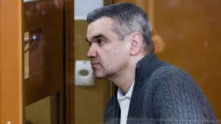 Никулинский суд Москвы назначил Алексею Тайчеру 11 лет лишения свободы и штраф 2 млн рублей по делу о мошенничестве с займами и активами, связанными с «Трансфин‑М», ущерб компании следствие оценило почти в 1,2 млрд рублей.