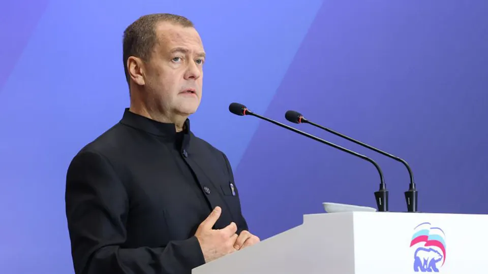Зампред Совбеза Дмитрий Медведев предостерёг о реальной возможности ядерного апокалипсиса, заявил о готовности России к соответствующей готовности и связал это с истечением ключевого договора по сокращению стратегических наступательных вооружений.