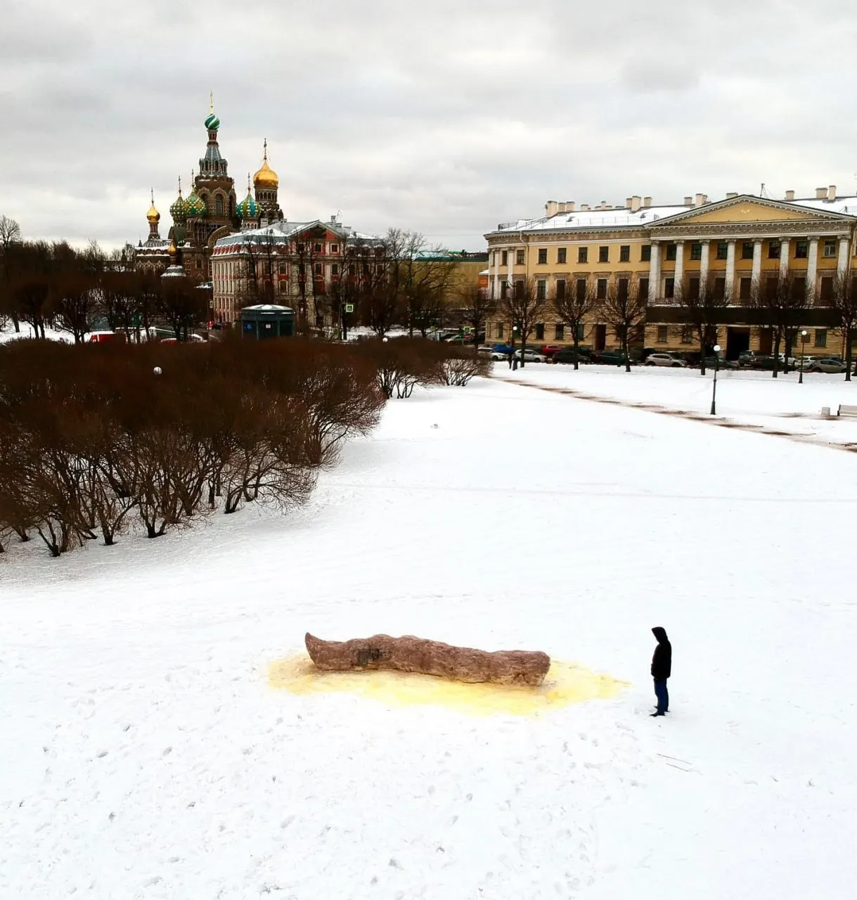 Одна из работ художника Ивана Волкова включена в каталог международного проекта La merde, который будет показан в Люксембургском павильоне биеннале. Ранее автором скандальной инсталляции на Марсовом поле занимались органы правопорядка.