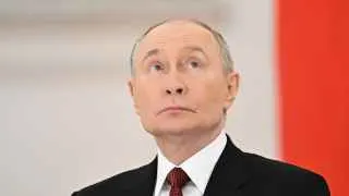 Президент Владимир Путин на форуме «Малая родина — сила России» призвал общество к мобилизации по образцу тыла времён Великой Отечественной войны, пообещал продолжить создание «зоны безопасности» на границе с Украиной и заявил, что цели российской кампании будут достигнуты, тогда как эксперты предупреждают о подготовке к новой частичной мобилизации.