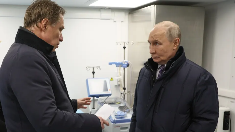 Президент потребовал от Минздрава расширить охват диспансеризации репродуктивного здоровья у мужчин и женщин, чтобы попытаться остановить снижение числа рождений в России.