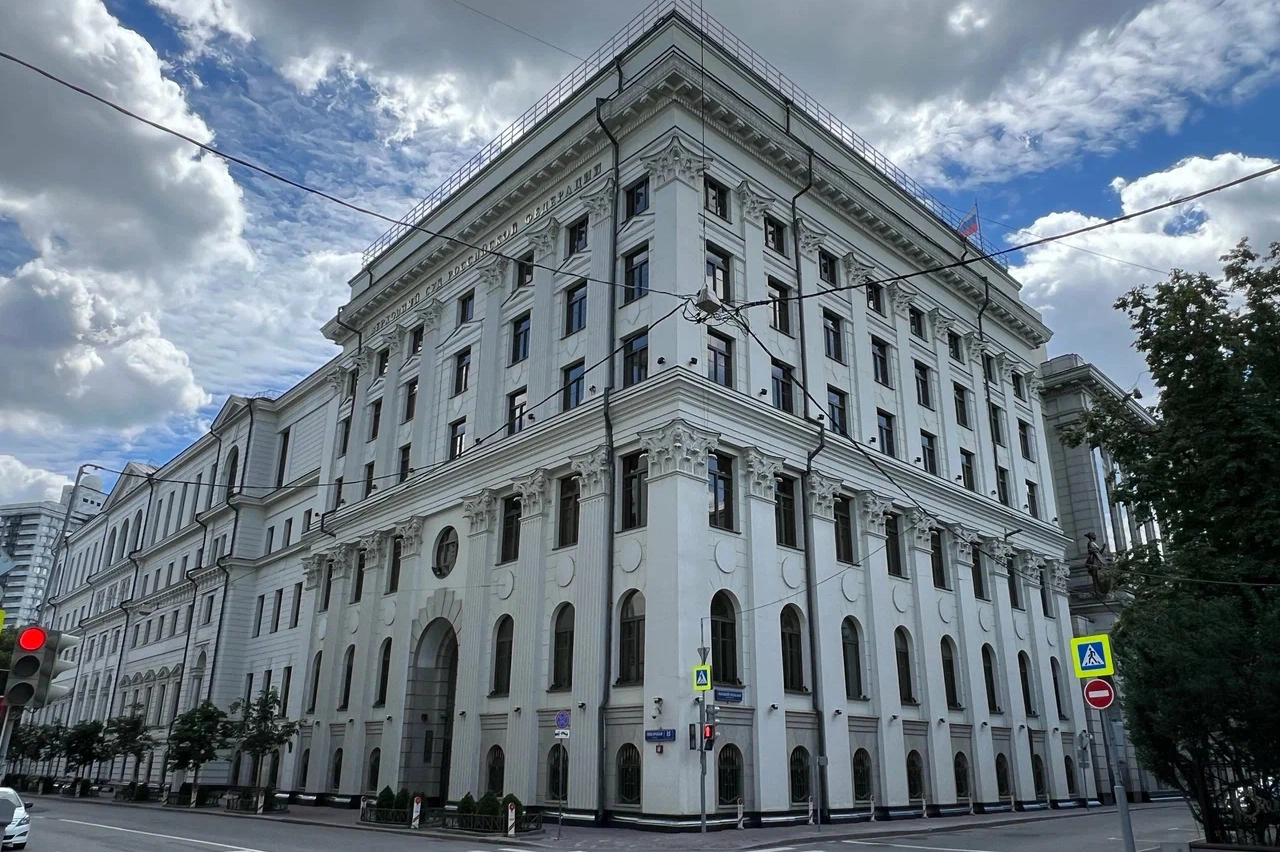 Судебный департамент при Верховном суде убрал с сайта многолетнюю судебную статистику и не опубликовал данные за 2025 год, вопреки собственному регламенту. Доступ к информации о работе судов теперь обозначен как «временно недоступен», что продолжает тенденцию на сокрытие официальной статистики со времен войны с Украиной.