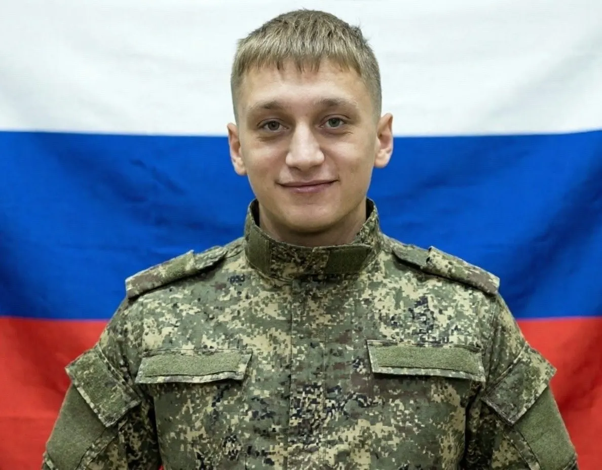 23‑летний студент из Бурятии подписал контракт, прошёл обучение оператором БПЛА и через три месяца погиб под Луганском. Родные говорят о массовой вербовке учащихся.