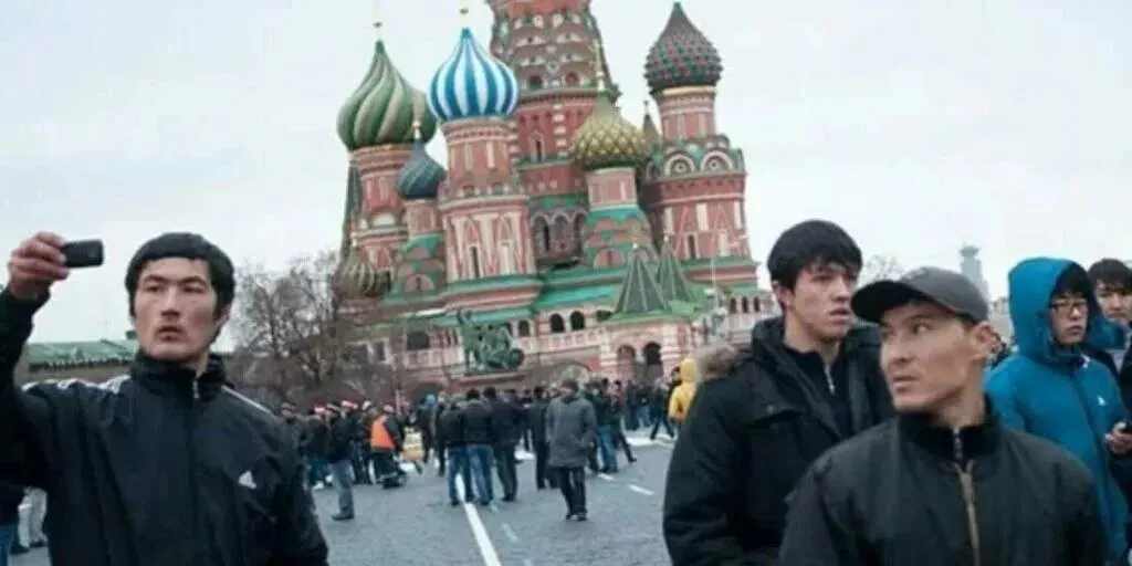Получение гражданства может подорожать до 50 000 рублей; визы, приглашения и разрешения на работу вырастут в цене. По оценке властей, это принесёт бюджету около 15 млрд рублей в год.