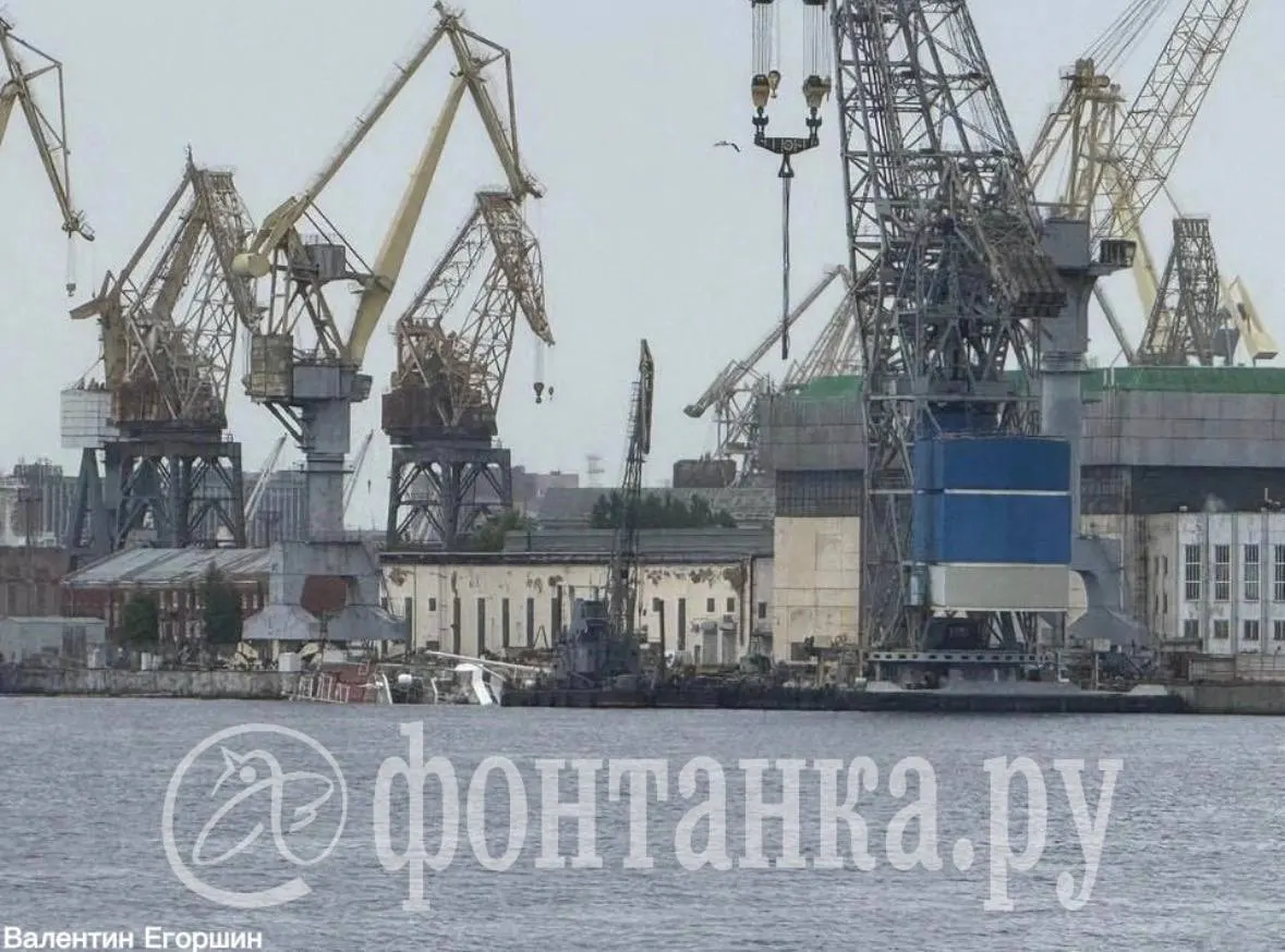 Ярославский судостроительный завод планирует совместно со специалистами «Балтспецфлота» поднять буксир к концу мая. Судно в начале августа 2025 года накренилось и частично затонуло.