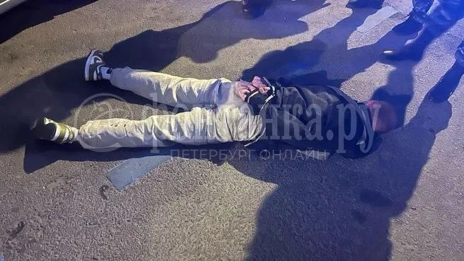 Ночная ссора у бара на улице Жуковского закончилась нападением: одному из участников откусили ухо. Нападавшего задержала Росгвардия, оторванную часть передали медикам для попытки пришивания.