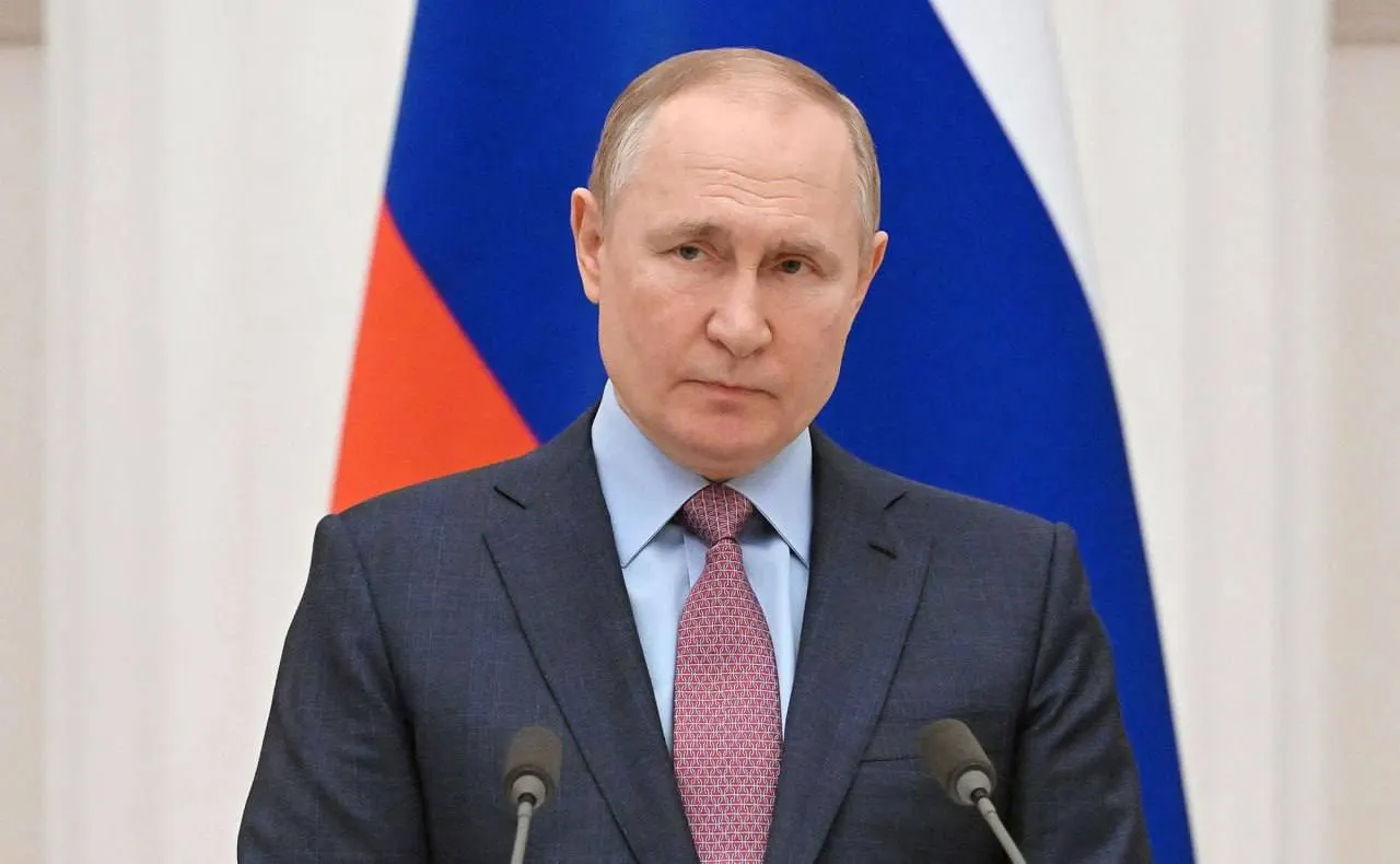 По словам главы государства, замена низкоквалифицированных работников на искусственный интеллект — необратимый процесс, который может привести к исчезновению ряда профессий.