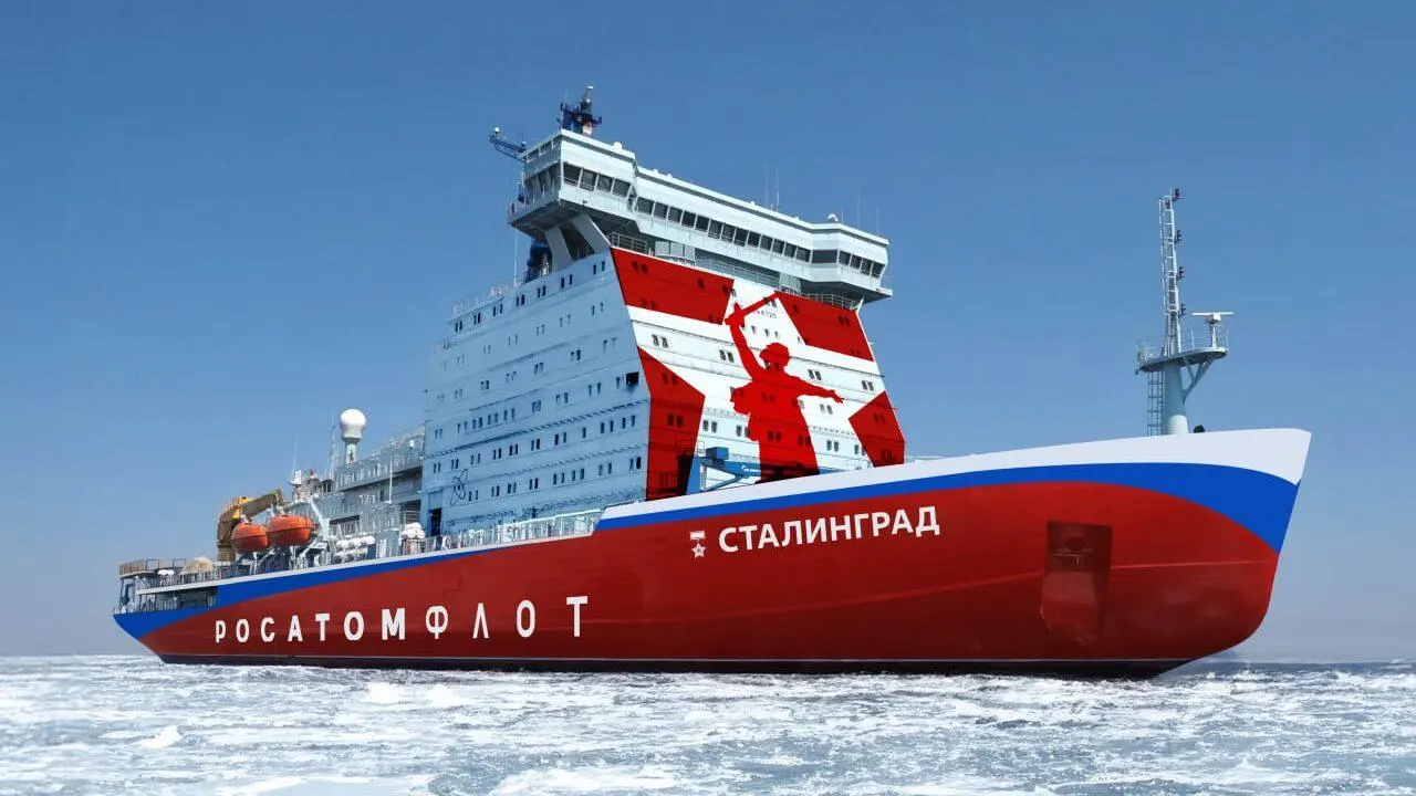 Для дофинансирования строительства ледоколов «Ленинград» и «Сталинград» власти рассматривают введение портового сбора или платы до $2,75 с тонны на Северном морском пути; потенциальные поступления за 2027–2035 годы оцениваются в ~138 млрд рублей.