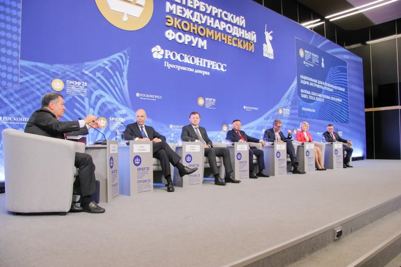 Для посещения площадки «Экспофорум» на ПМЭФ‑2026 ПЦР для большинства участников не потребуется. Исключения — участники пленарного заседания 5 июня, представители прессы и персонал: им нужно пройти тестирование на COVID‑19, грипп A/В и ОРВИ в специализированных центрах.