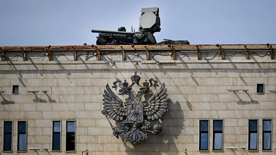 Командующий украинскими беспилотными силами предупреждает, что переброска средств ПВО к столице делает уязвимыми периферийные военные и энергетические объекты, куда будут направлены удары.