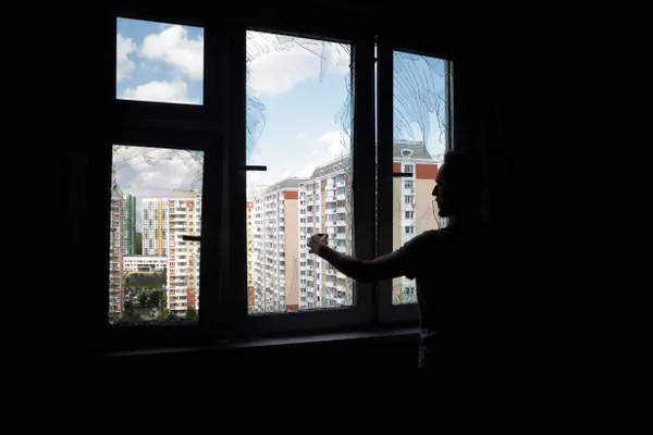 Движение по Крымскому мосту приостановили вечером 17 мая и возобновили утром 18 мая; из‑за этого в Краснодарском крае задержаны 16 пассажирских поездов.