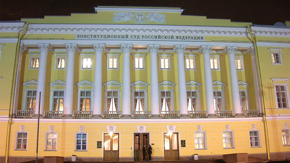 Председатель Конституционного суда назвал коррупцию «конституционным деликтом» и выступил за отмену сроков исковой давности для антикоррупционных претензий, что усиливает правовое основание для деприватизации крупных активов.