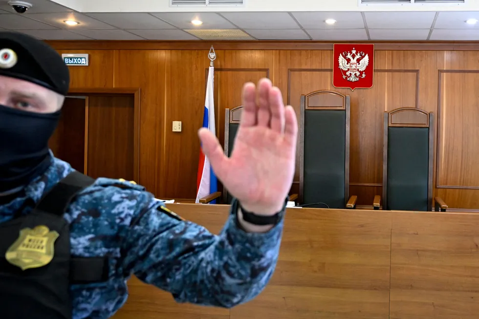 Судебный департамент при Верховном суде РФ ограничил доступ к данным о судимости с 2005 года. Это затрудняет мониторинг репрессий, кадровые и демографические изменения среди осужденных и оценку последствий войны.